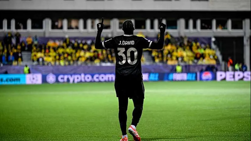 Cầu thủ Juventus tạo khoảnh khắc ấn tượng trước hàng phòng ngự của Pafos Cầu thủ Juventus tạo khoảnh khắc ấn tượng trước hàng phòng ngự của Pafos